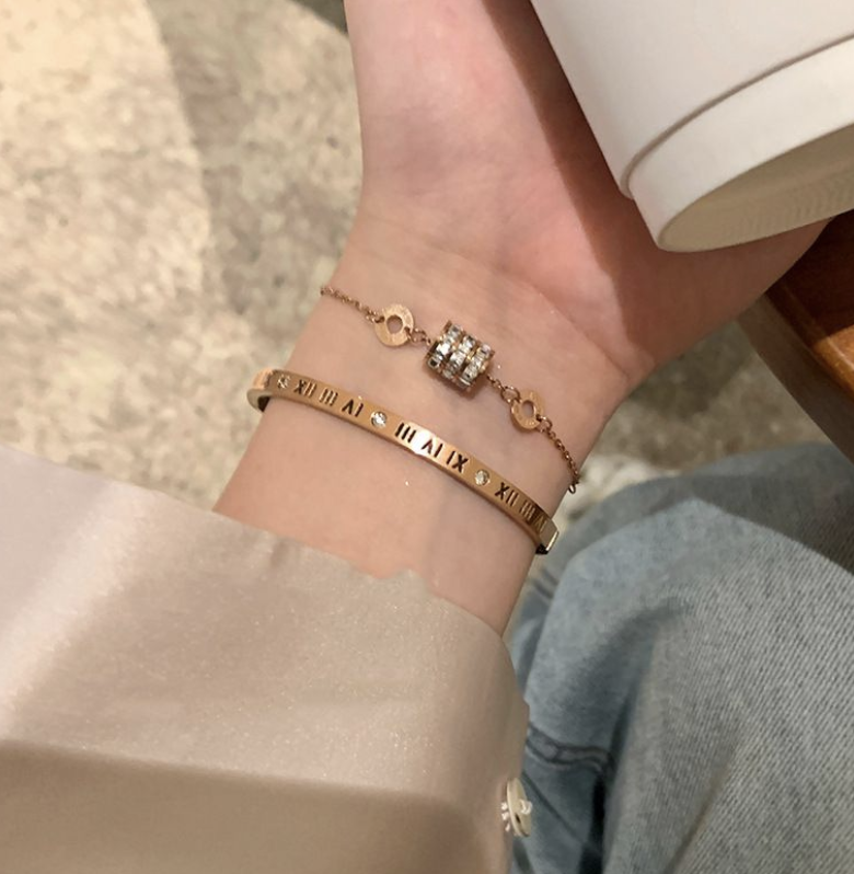 Roman Luxe Charm Set