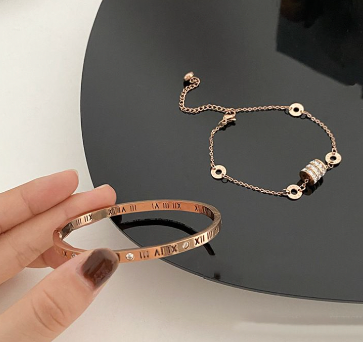 Roman Luxe Charm Set