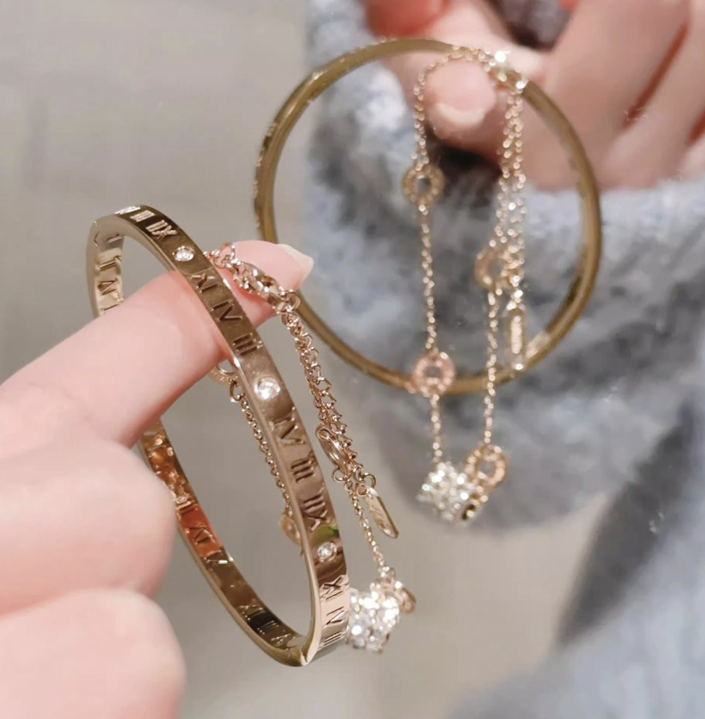 Roman Luxe Charm Set
