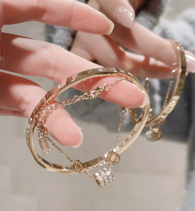 Roman Luxe Charm Set