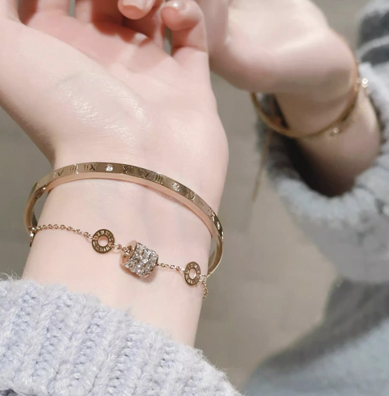Roman Luxe Charm Set
