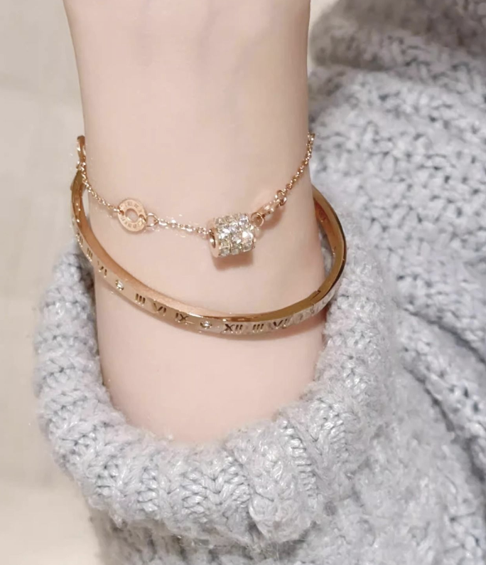 Roman Luxe Charm Set