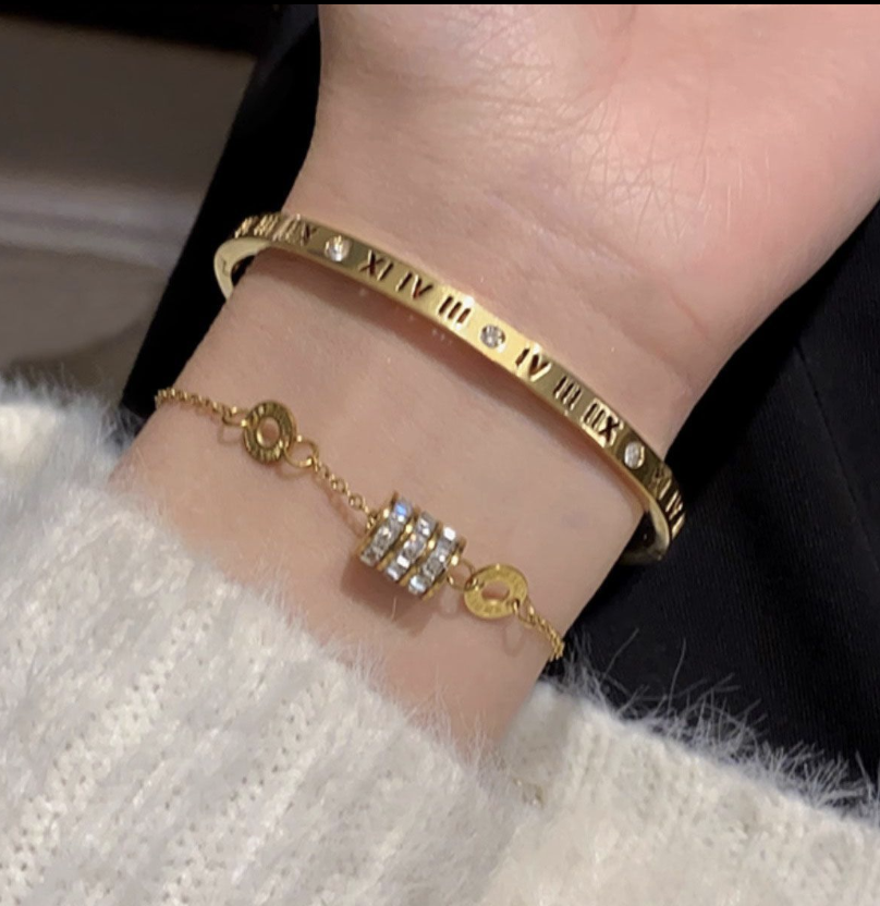 Roman Luxe Charm Set