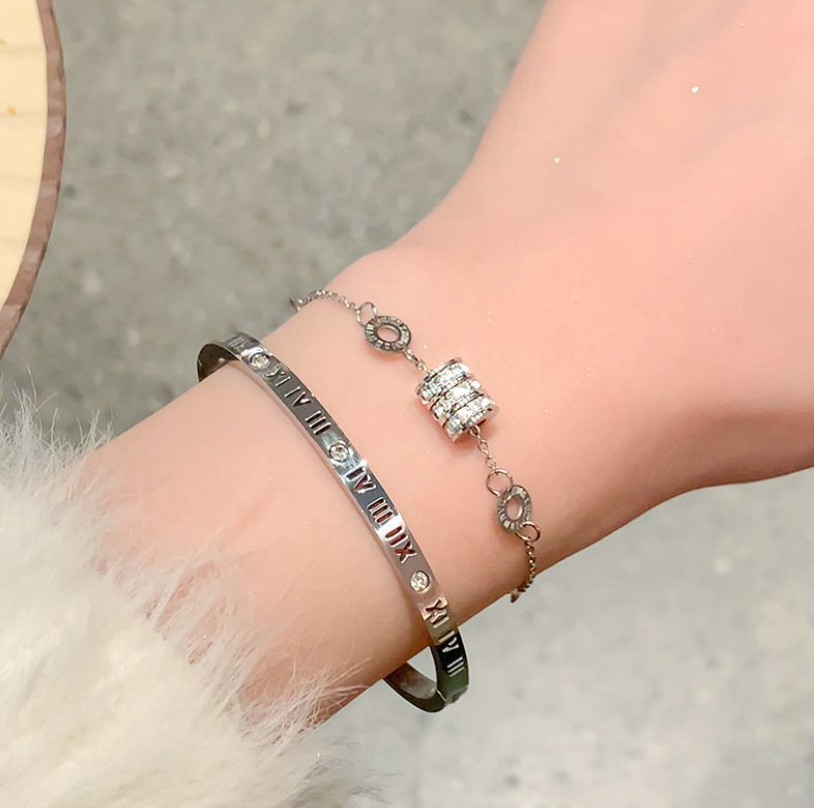 Roman Luxe Charm Set